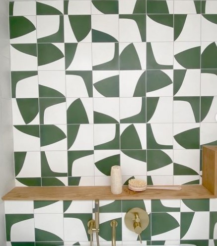 Bathroom wall tiles in tail style